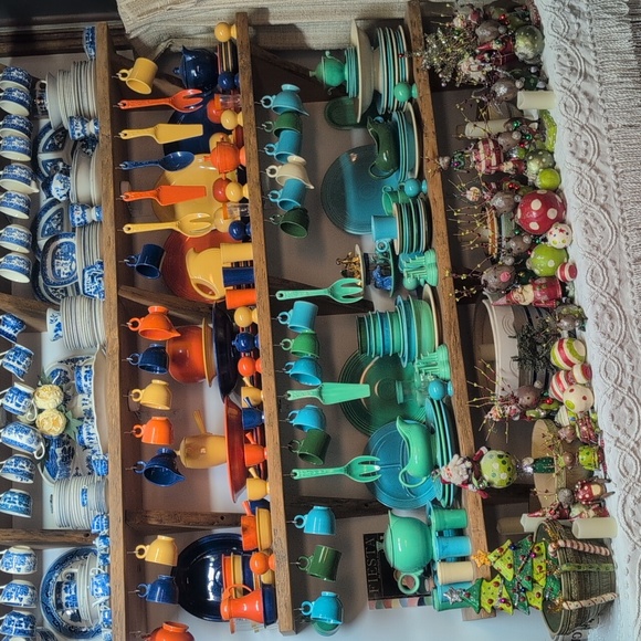 Fiestaware Pale Yellow Water Pitcher - Picture 11 of 12